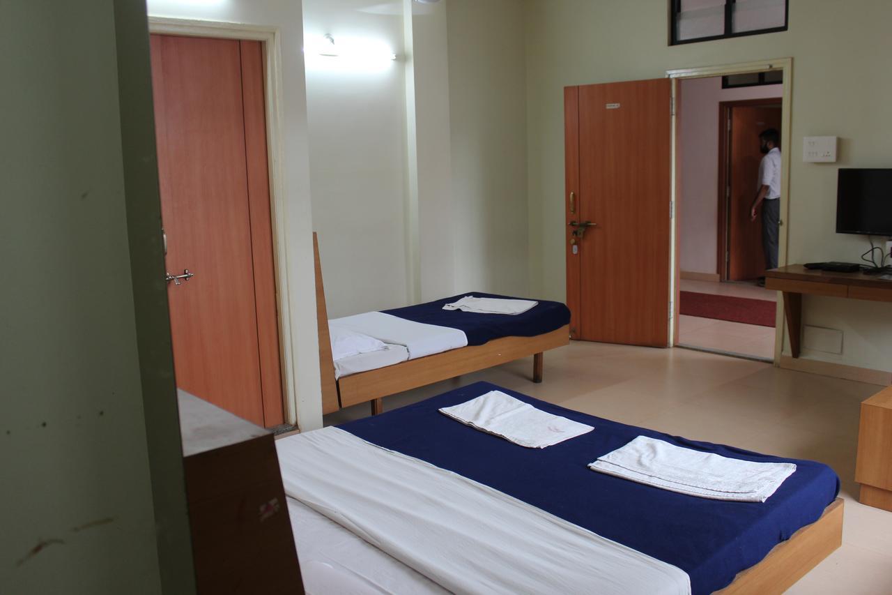Hotel Suvarn Mandir 벨가움 외부 사진