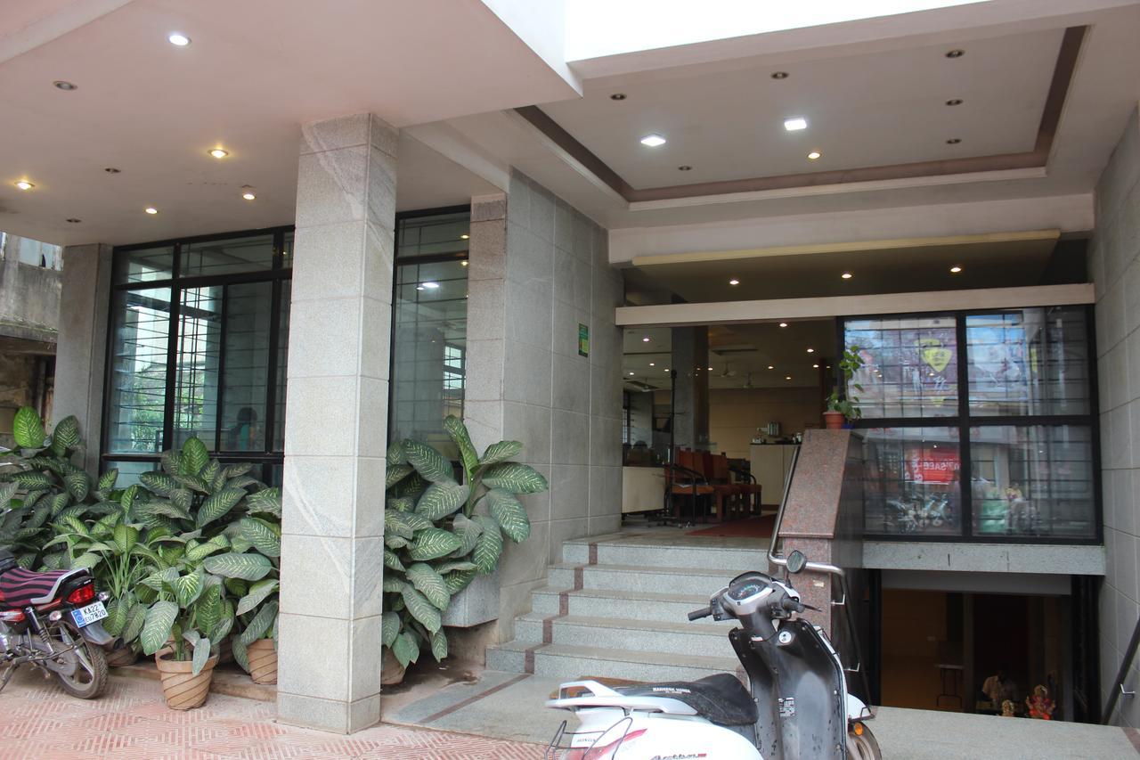 Hotel Suvarn Mandir 벨가움 외부 사진