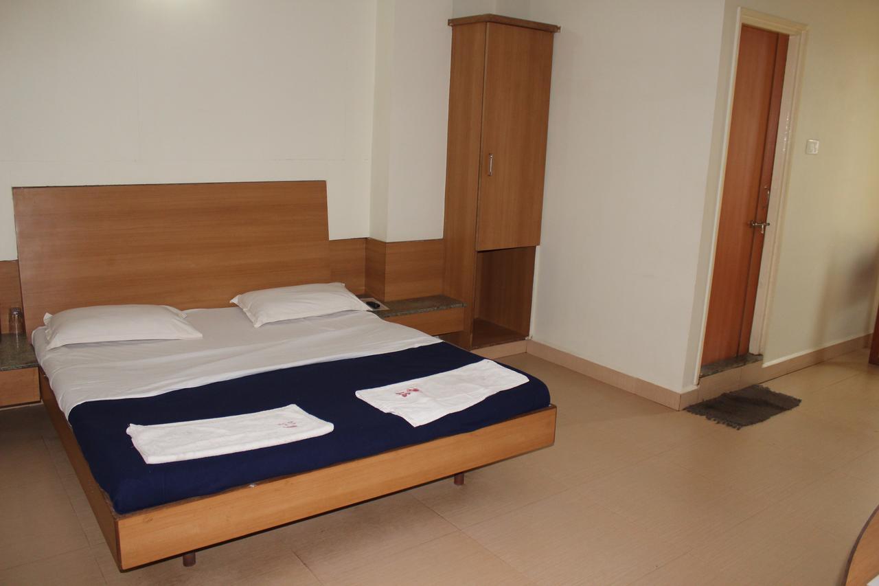 Hotel Suvarn Mandir 벨가움 외부 사진