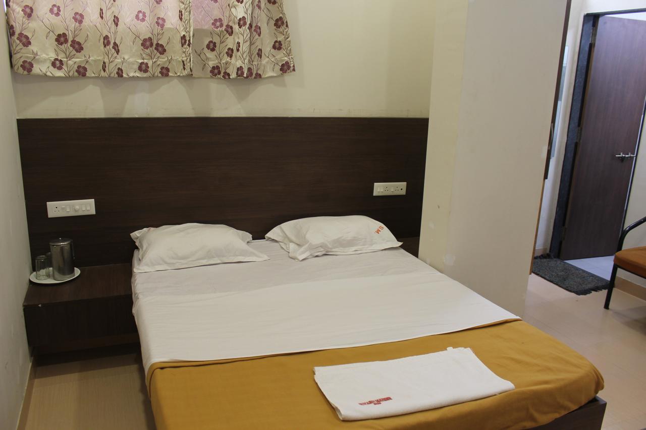Hotel Suvarn Mandir 벨가움 외부 사진